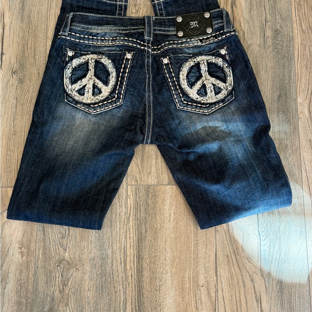 Miss Me Indigo Signature Cut Skinny Jeans with Peace Pocket Embroidery - Picture 7 of 9